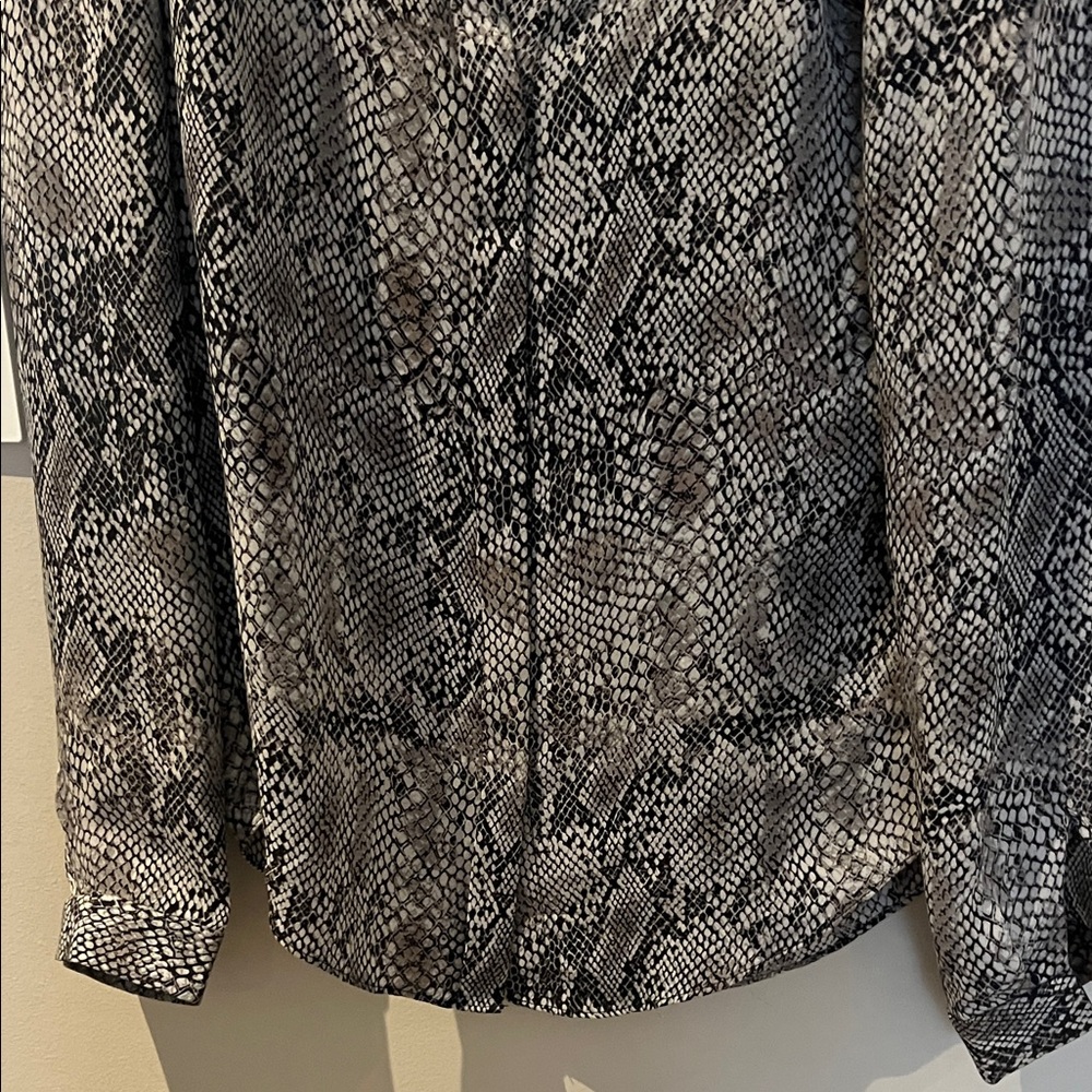 Snake Patterned Blouse - Picture 4 of 5